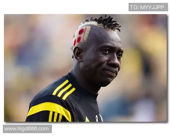 足球球星纷纷剪短发型展现硬朗气质引领赛场清爽新风潮